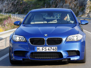 Illustration for article titled 2012 BMW M5: First Photos